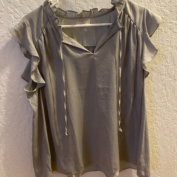 LOFT Women's Gray Ruffle Sleeve Top - Picture 1 of 6
